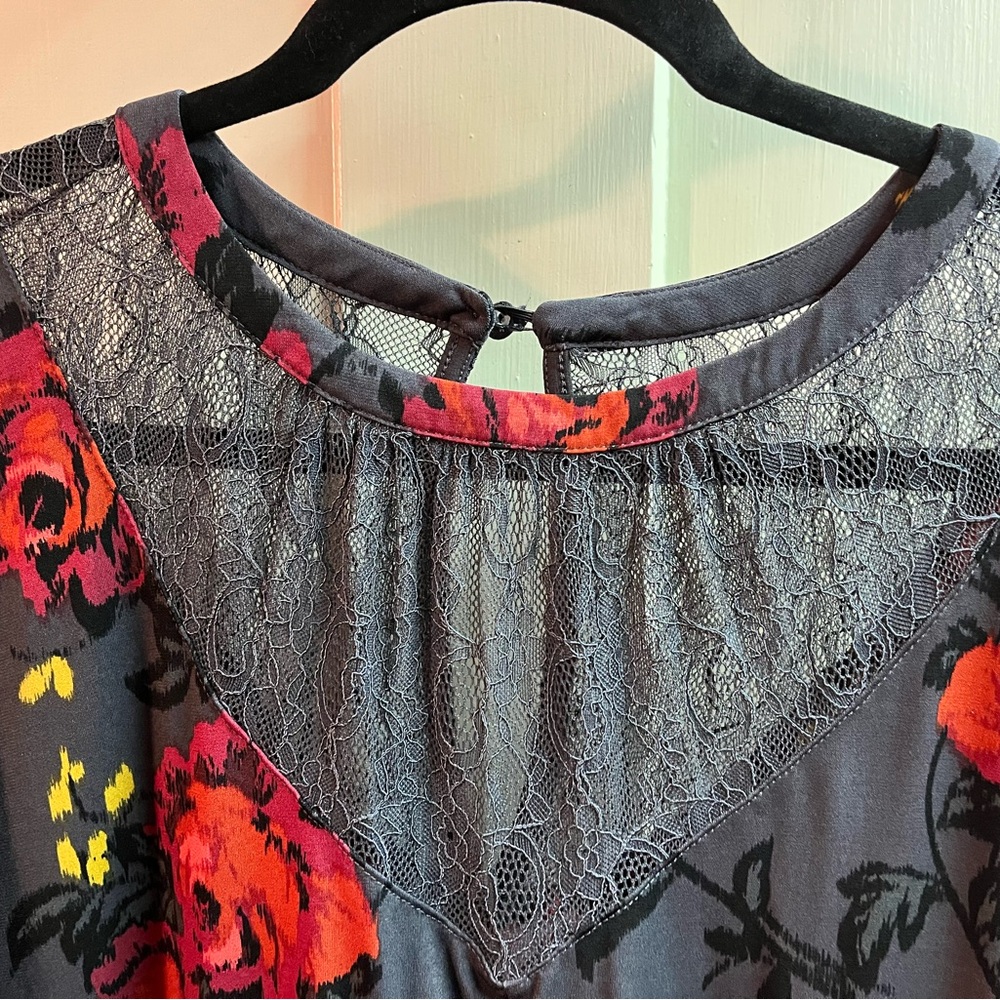 Torrid sz1 lace inset top